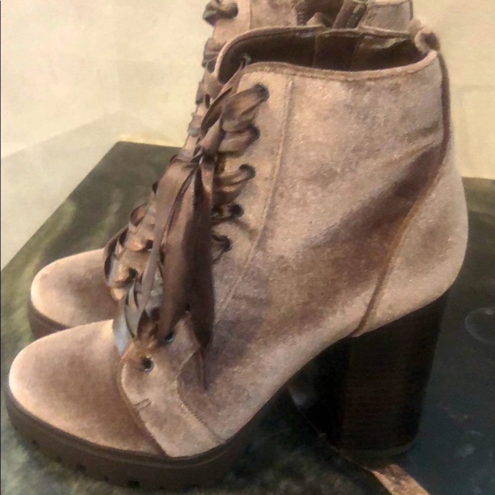 COPY - Brand new Steve Madden Booties